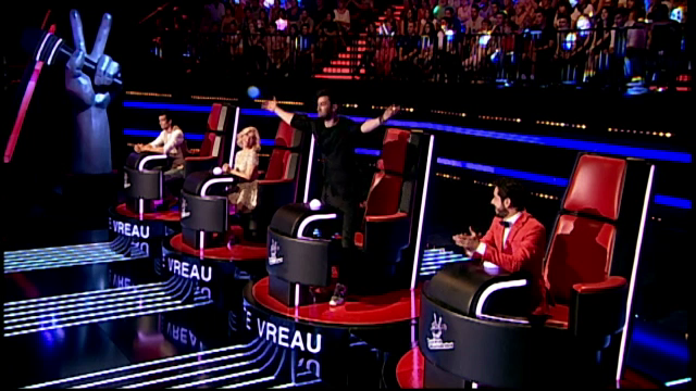 VOCEA ROMANIEI, sezonul 4, editia a 4-a a auditiilor pe nevazute. Trei concurenti au ridicat toti antrenorii in picioare