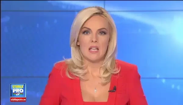 Pompierii au alergat disperati dupa apa in timp ce un incendiu a distrus doua hale in Bucuresti