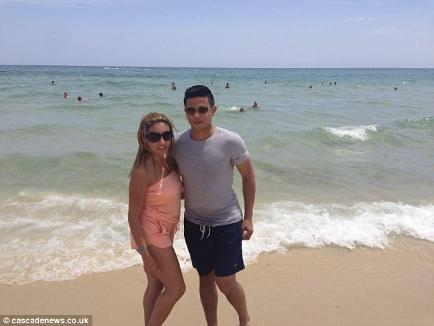 Un britanic s-a trezit santajat chiar de hotul care i-a furat iPhone-ul in vacanta. Ce inseamna fenomenul "sextortion"