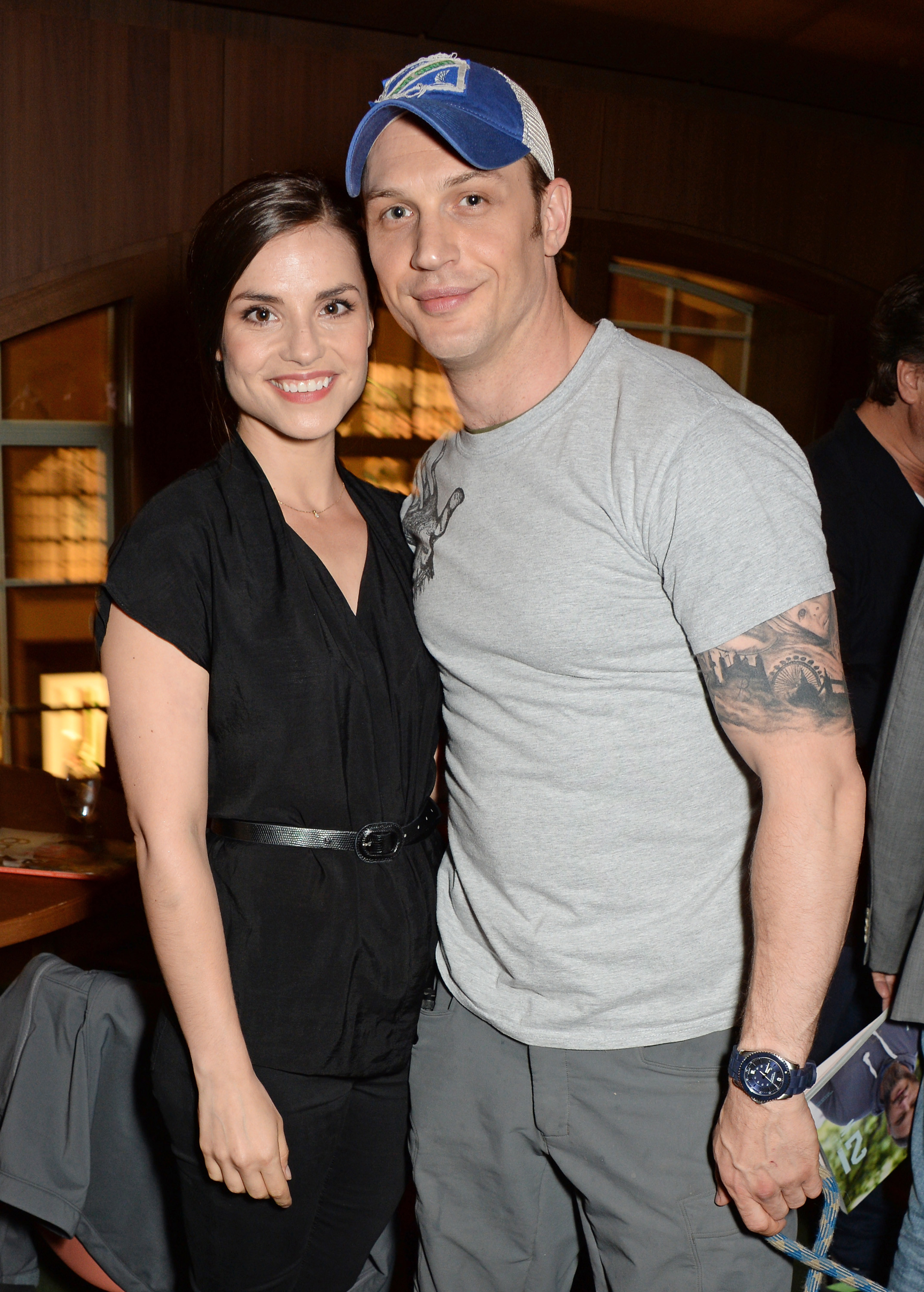 Tom Hardy s-a casatorit in secret in Franta. Cum arata femeia care l-a cucerit pe "Bane"