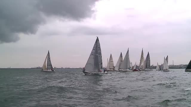 Cea mai mare regata organizata simultan in mai multe orase. Imagini cu spectacolul de duminica din Constanta