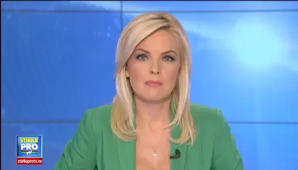 Fascinanta lume de la Urechesti, unde primarul pune panouri cu lozinci pentru a mobiliza localnicii. Ce inteleg insa oamenii