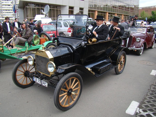 Tomitans' Clasic Cars Constanta. Raliul masinilor de epoca, vechi de 95 de ani. GALERIE FOTO