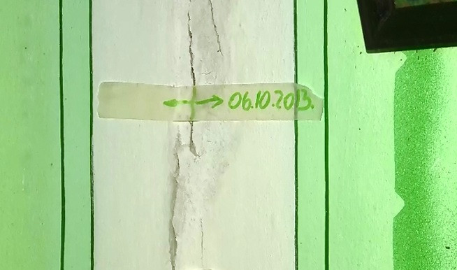 O serie de cutremure, inregistrate in weekend in satul Izvoarele. Oamenii vorbesc depre zgomote stranii care vin din pamant