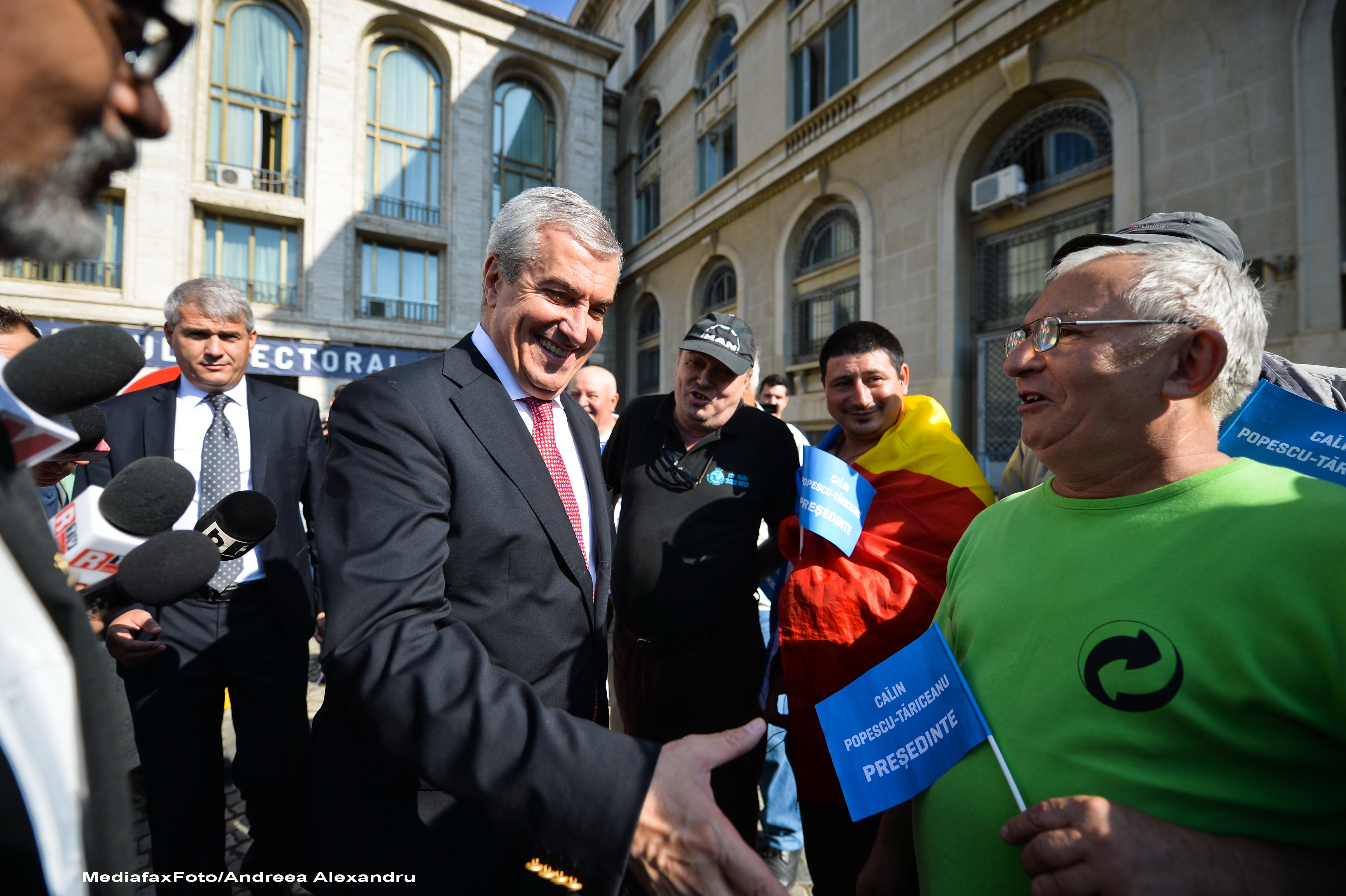 Calin Popescu Tariceanu si-a depus candidatura la BEC, dar ca independent. Cate semnaturi a reusit sa stranga liberalul