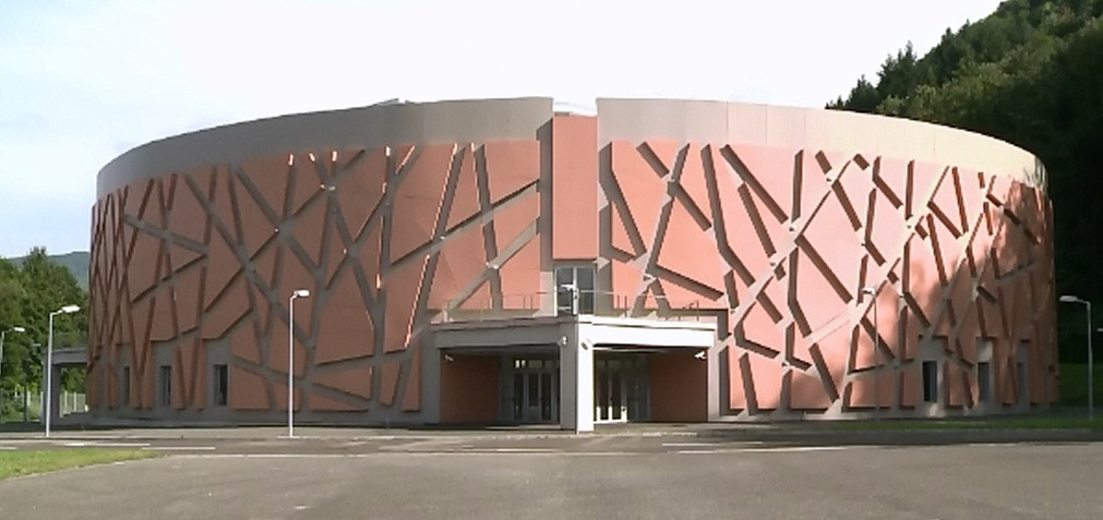 Bate vantul in complexul impunator din Calimanesti. Cum au reusit autoritatile sa cheltuie de pomana peste 9 milioane de euro