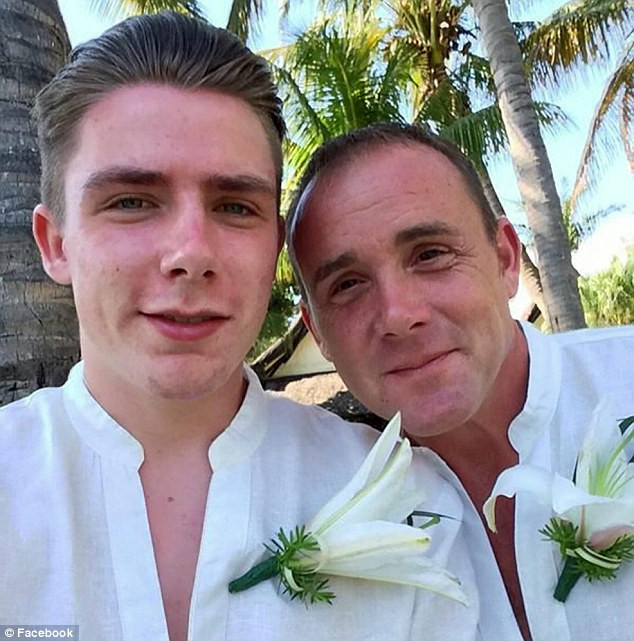 A vrut sa se joace cu delfinii, insa finalul a fost tragic. Cum a fost gasit un adolescent chiar in ziua nuntii tatalui sau