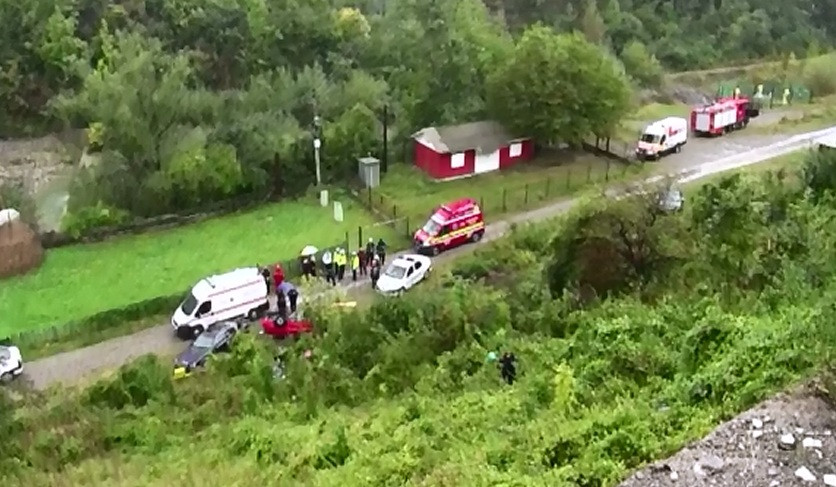 Zece accidente, in ultimele luni pe DN1, in zona Posada, din cauza ca nu exista parapeti. Un sofer sarb a plonjat intr-o rapa