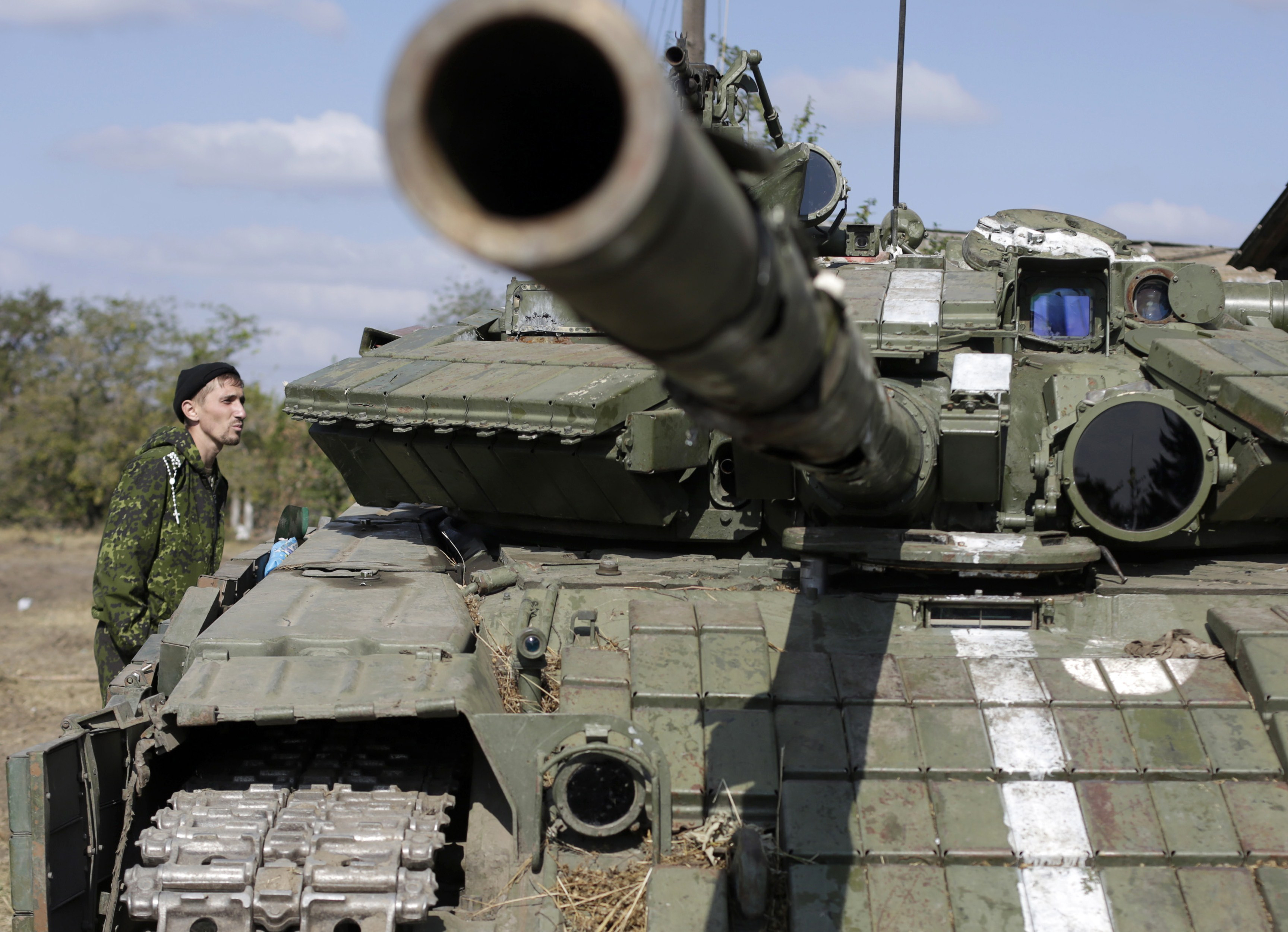 Criza in Ucraina. Separatistii prorusi anunta retragerea artileriei din estul tarii