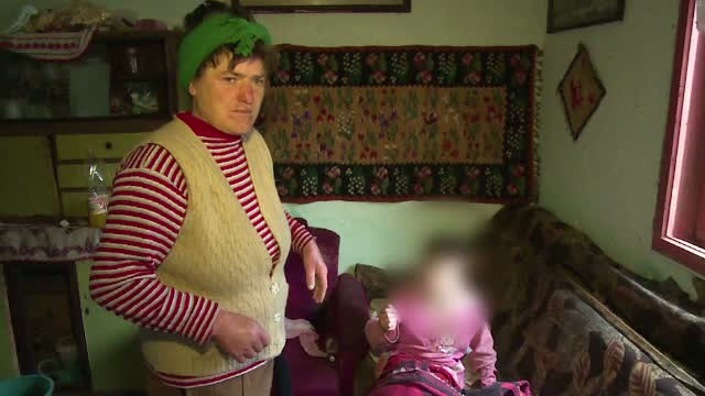 Caz revoltator in Prahova. O tanara cu handicap a fost luata de langa mama ei, care o tinea in conditii mizere