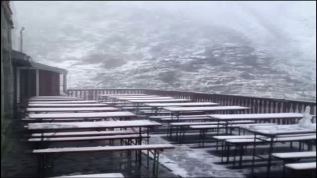 Prima ninsoare a sezonului. Marti s-au inregistrat cu 10 grade mai putin fata de temperatura normala pentru aceasta perioada