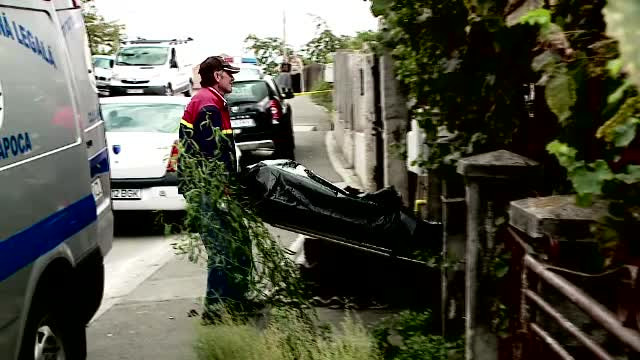 Macel intr-o casa din centrul Clujului. Un barbat si-a macelarit iubita si pe noul prieten al acesteia