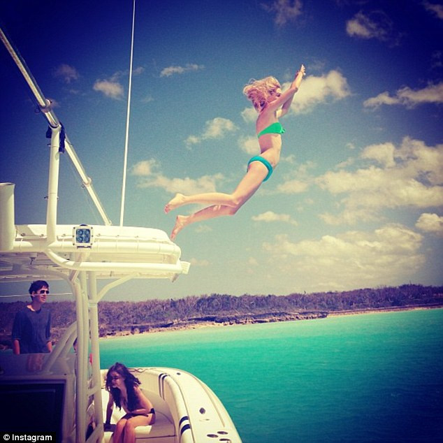 Viata de lux a copiilor din familiile regale. La 18 ani, Maria-Olympia, printesa Greciei, are lumea la picioare.FOTO si VIDEO