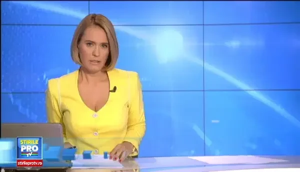 Caz aberant in Romania. Un barbat filmat in tmp ce loveste de doua ori cu cutitul intr-o alta persoana, cercetat IN LIBERTATE