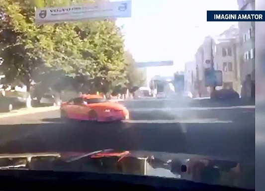 Drifturi in centrul Constantei, in plina zi. Un sofer a blocat traficul pentru a se da in spectacol