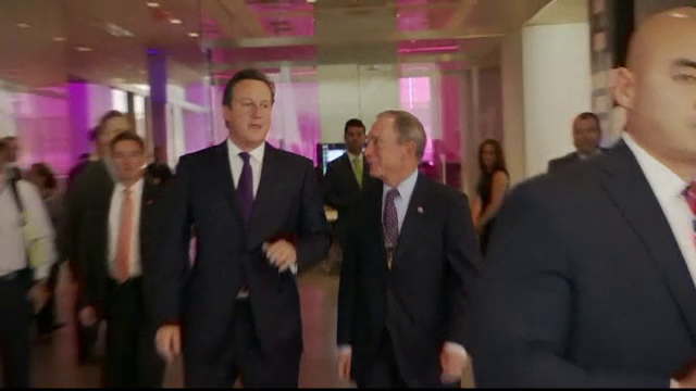 "Regina a chicotit de bucurie". Indiscretia facuta de David Cameron in timpul unei discutii cu fost primar al New York-ului