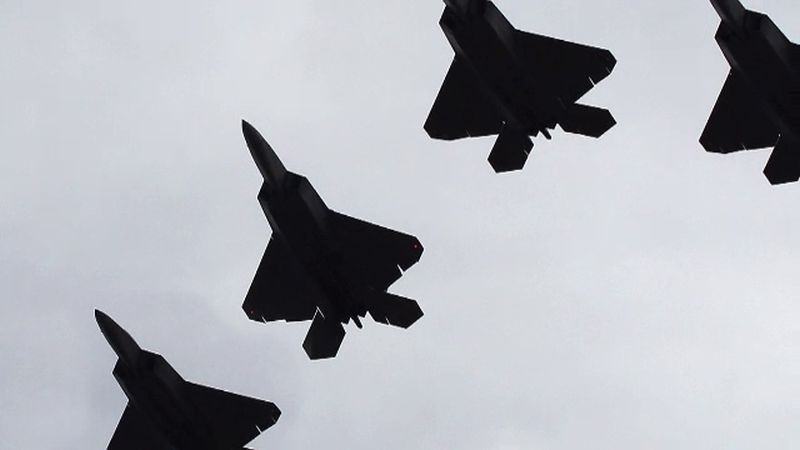 22 de romani au fost evacuati din Siria si adusi in tara. Bombardamentele aliatilor impotriva Statului Islamic se intetesc