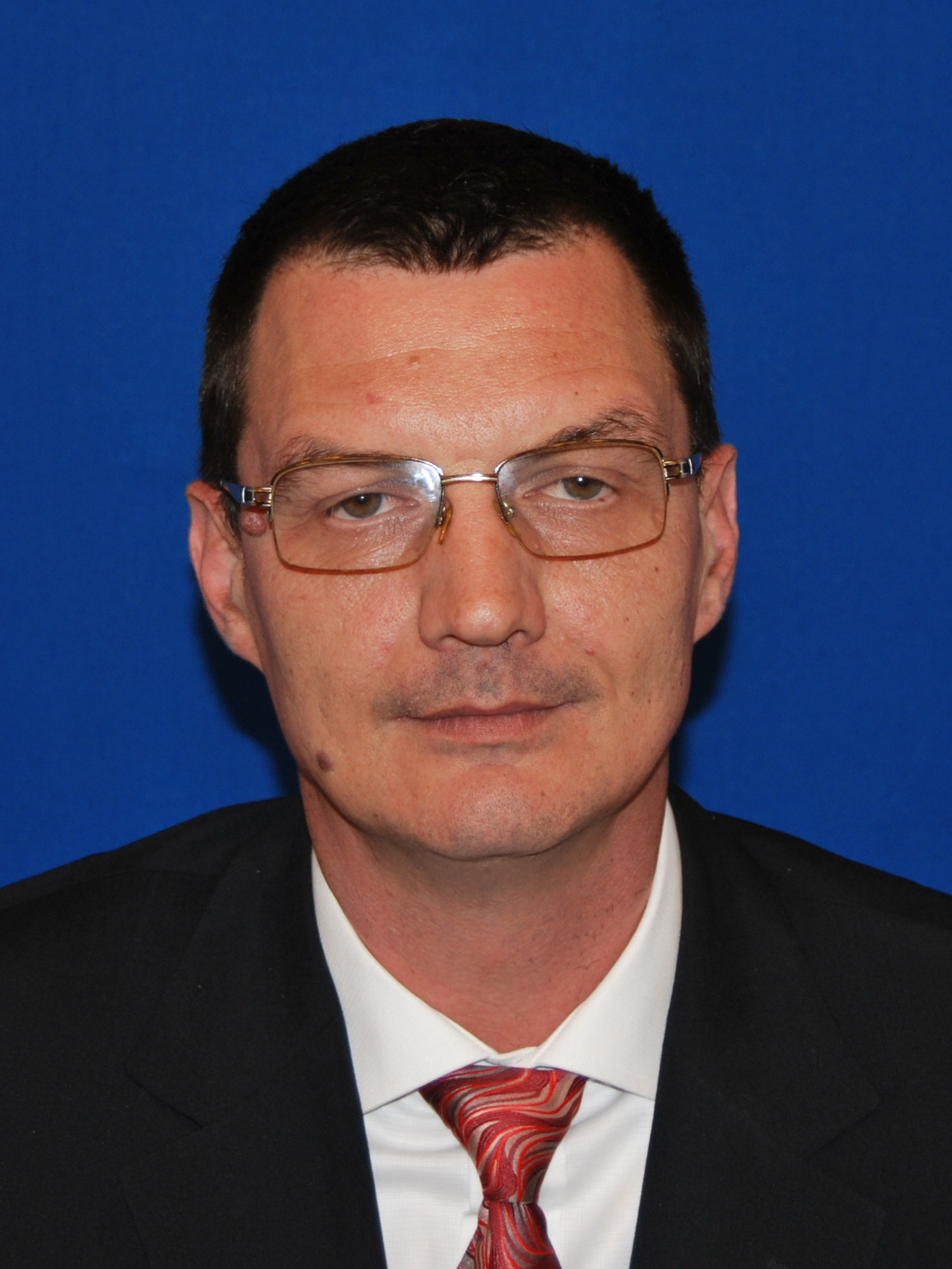 Deputatul Adrian Simionescu, dus cu mandat de aducere la DNA. Procurorii il suspecteaza de o evaziune de 1 milion de euro