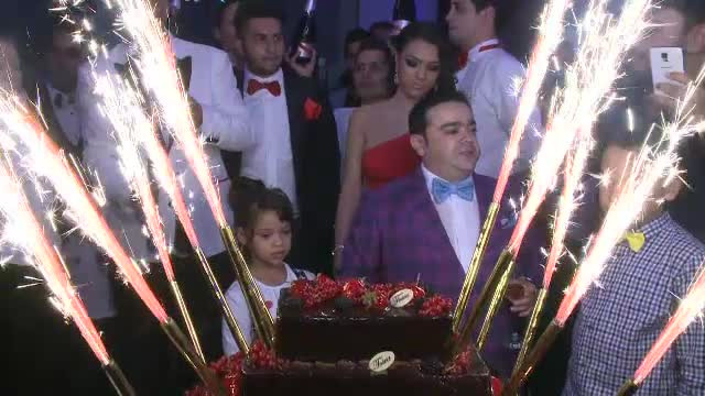 Ce i-au urat apropiatii lui Adi Minune in ziua in care a implinit 40 de ani. Fiica sa si "ginerele" Franco i-au fost alaturi