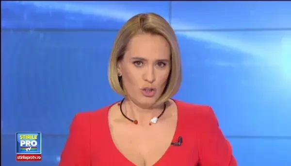 Colegii ii spuneau ca e grasa si faceau glume. Iulia, tanara care a murit subit la 16 ani, a fost inmormantata joi in Alba