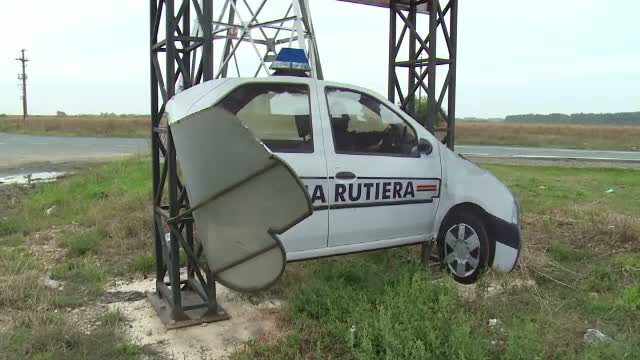 Panourile din Dambovita care imita masina Politiei Rutiere, distruse sau furate. Ce risca autorii faptelor