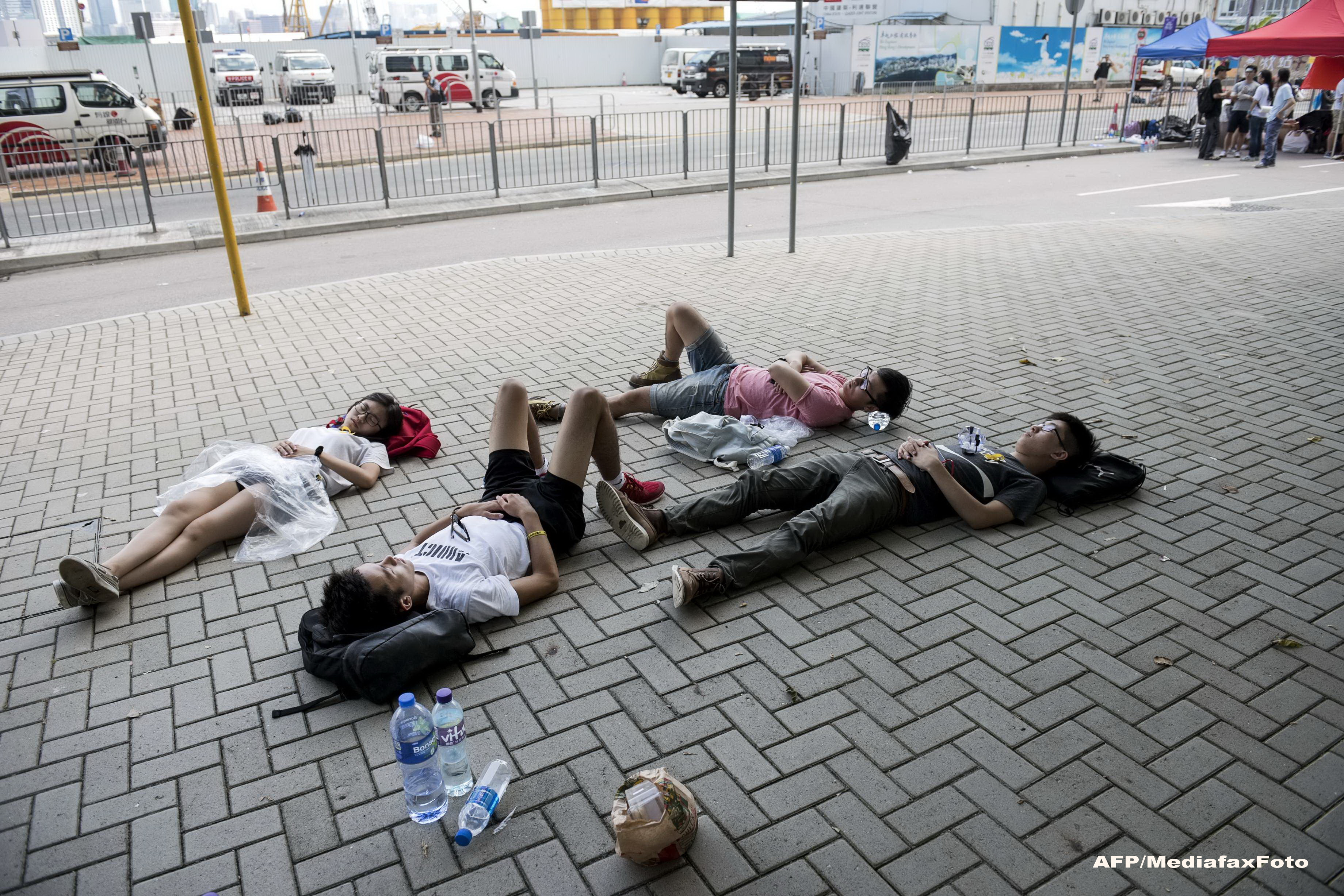 Violente in Hong-Kong. Cel putin 61 de demonstranti au fost arestati, dupa ce au ocupat sediul guvernului