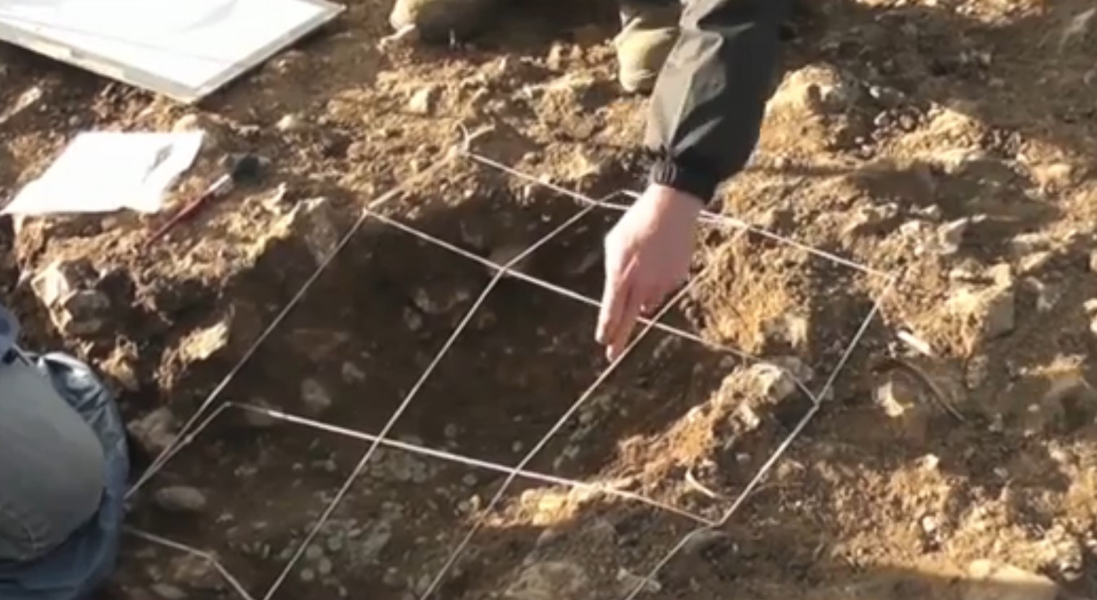 A facut una dintre cele mai mari descoperiri arheologice. Pentru a proteja comoara, barbatul a dormit trei nopti in masina