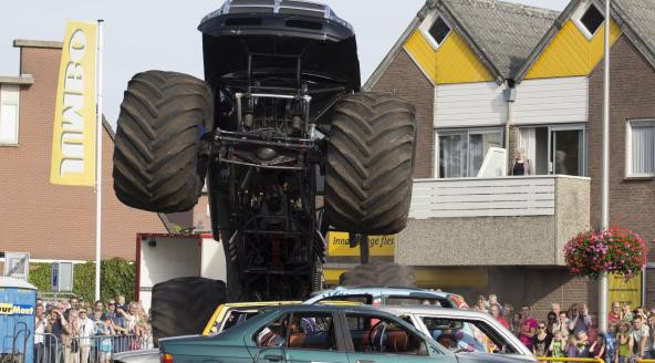 Un "monster truck" a accidentat mortal 3 oameni in Olanda, in timpul unei demonstratii! VIDEO