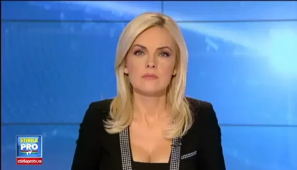 Opt persoane au fost la un pas de moarte, dupa ce masina in care se aflau a fost lovita de un tren