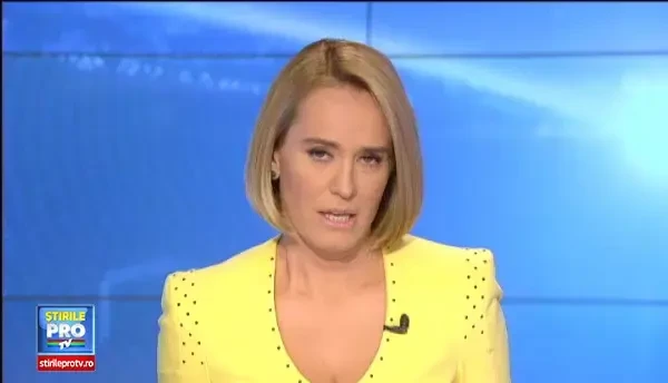 Decapitat de un bustean, in masina. Accident grav in Bistrita, din cauza unei carute plina cu lemne lasata in drum