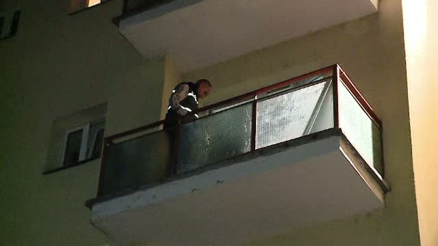 Un tanar de 22 de ani din Cluj a cazut de la etajul trei al unui camin. Prietenii sai spun ca in ultima perioada era abatut