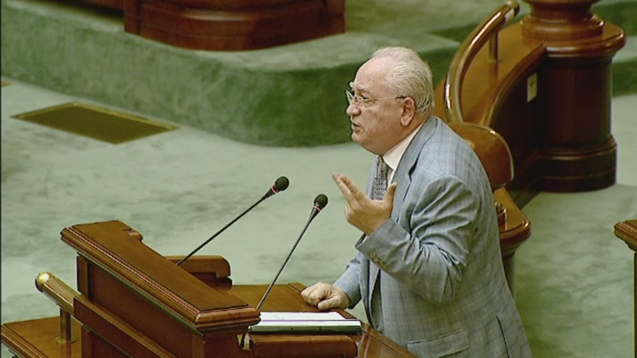 Scandal intre senatorii Puterii si cei ai Opozitiei. Motivul care a dus la proteste si acuzatii de populism