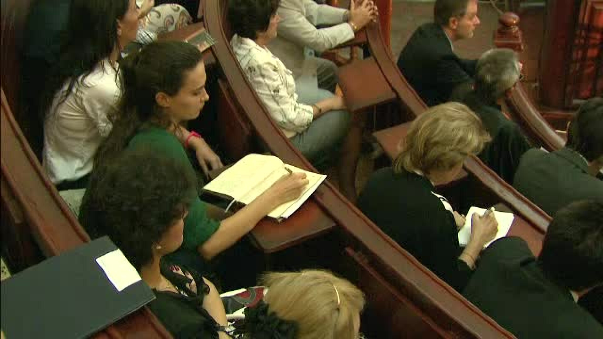 Incepe un nou an universitar, cu tot mai putini studenti. Taxele mari si elevii fara bacalaureat golesc facultatile