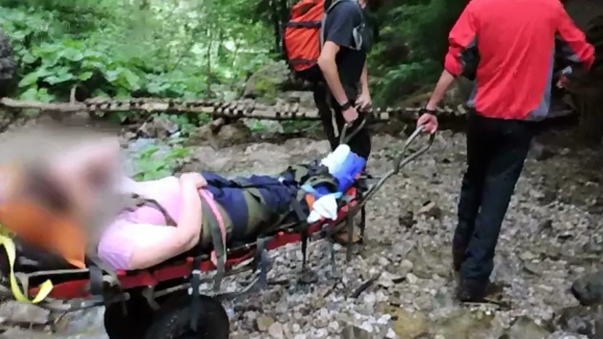 Turist israelian, salvat cu un elicopter SMURD dupa ce s-a lovit grav pe un traseu din Muntii Fagaras