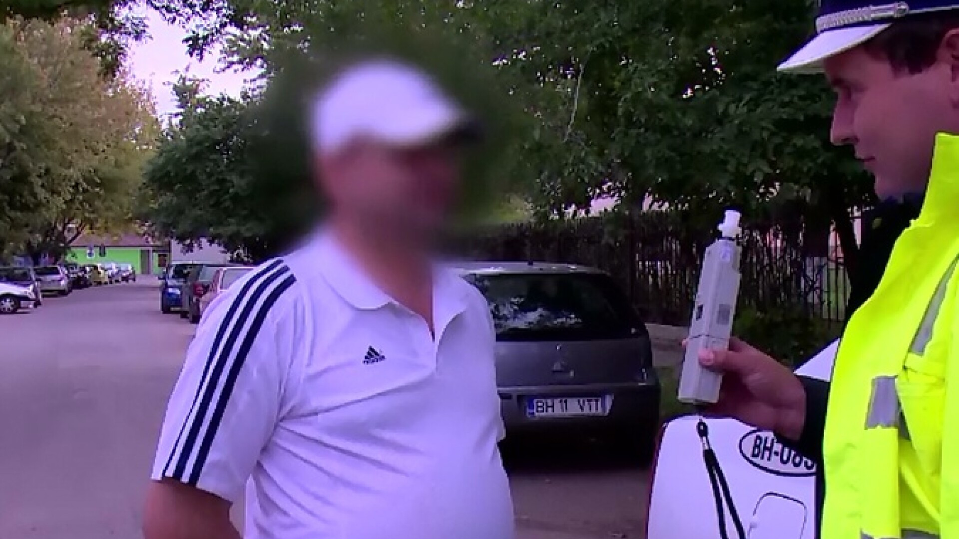 Explicatia unui sofer din Oradea prins baut la volan, dupa ce a plonjat intr-u parau: "Am baut apa plata cu lamaie si kiwi"