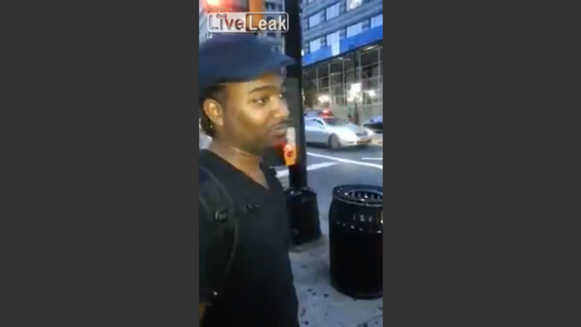 Reactia unei femei hartuite de un barbat pe strada. "Vrei sa fii tatal copiilor mei?". VIDEO