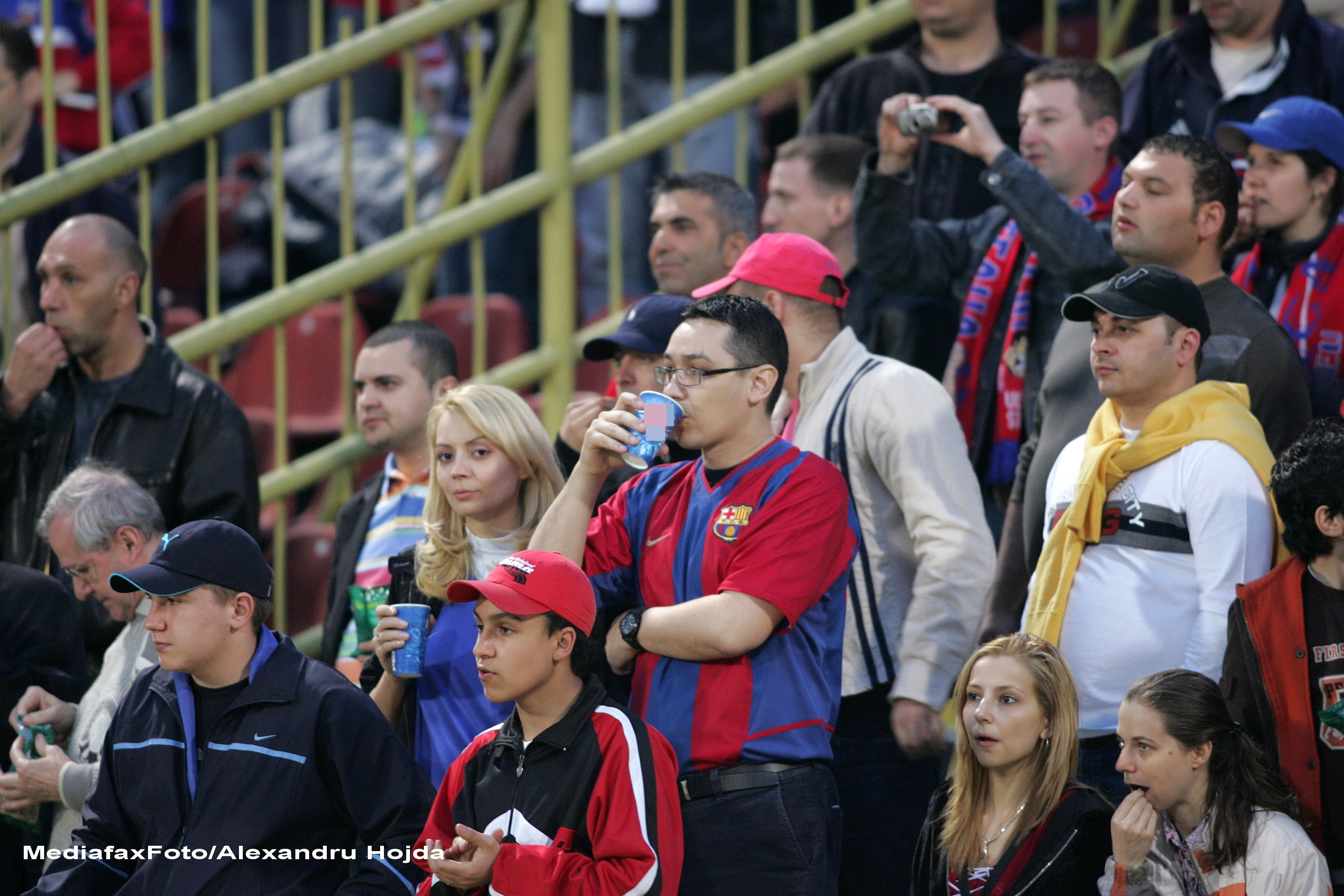 Victor Ponta se duce in Ucraina sa vada meciul Dinamo Kiev - Steaua cu premierii Iurie Leanca si Arseni Iateniuk