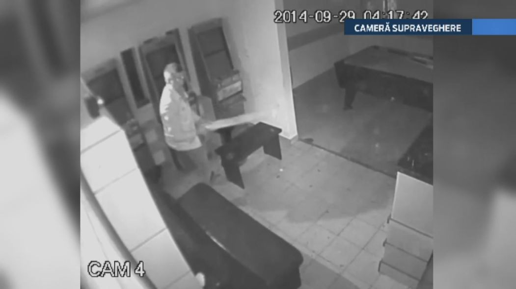 Au fost dati afara dintr-un bar, asa ca s-au razbunat cu bate si lopeti. "Clipe de groaza - asta am trait si traiesc"