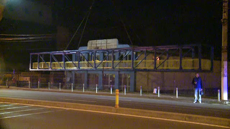 "Este cea mai performanta". O pasarela de 44 de kilograme a fost montata in Otopeni, intr-o zona cu risc ridicat de accidente