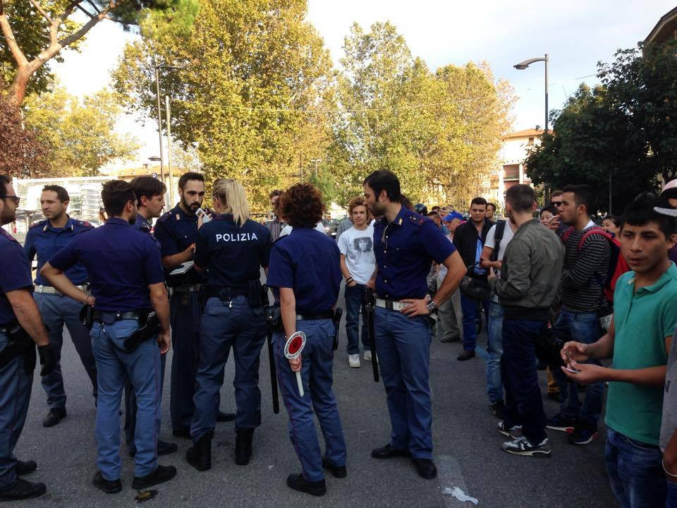 O rafuiala violenta intre doua grupuri de romi de origine romana a inspaimantat trecatorii si a blocat traficul in Florenta