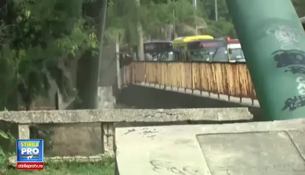 CLIPUL ZILEI: Lupte de strada in Brazilia, intre trupele speciale si bande de infractori