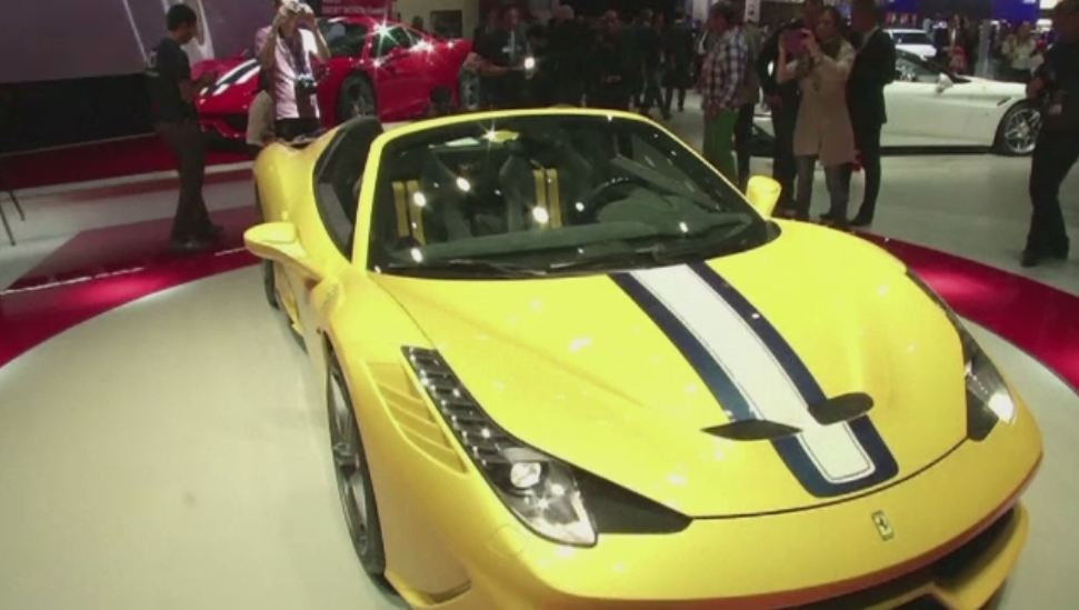 Infruntarea titanilor. Modelele pe care Ferrari, Lamborghini sau Porsche le prezinta la Salonul Auto de la Paris