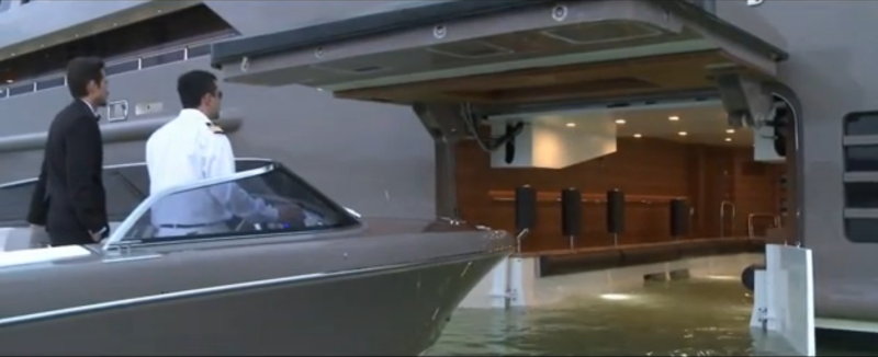 Iahtul cu garaj acvatic, finalist la "Monaco Yacht Show". Ambarcatiunea ofera conditiile unui apartament de lux