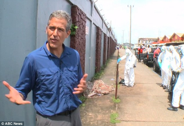 VIDEO. Momentul in care un barbat "mort" din cauza virusului Ebola incepe sa miste in timp ce era pregatit pentru inmormatare