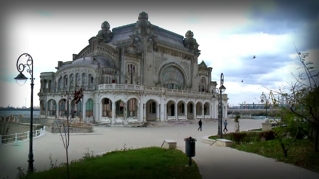 Blestemele si nepasarea tin de decenii in ruina Cazinoul din Constanta. Pariul de 10 milioane de euro pe care l-a pus statul