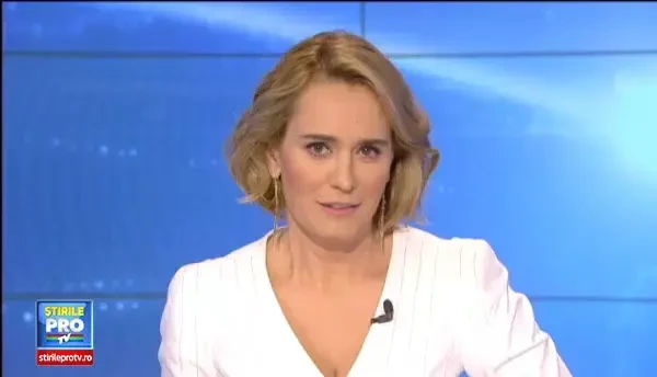 Jurnalistul CNN Richard Quest, cucerit de Casa Poporului. Ador cladirea asta. Uitati de geopolitica si atingeti marmura ei