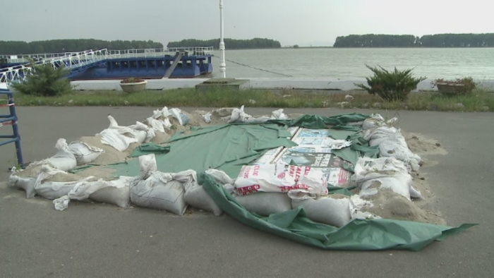 Faleza din Galati aluneca, amenintata de Dunare, cu un cm pe luna. Primaria nu are solutie pentru fenomenul "falezo-gaura"