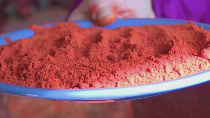 Zeci de tone de boia vor lua drumul pietelor de la noi si din strainatate. Reteta folosita in Ardeal pentru productia ei