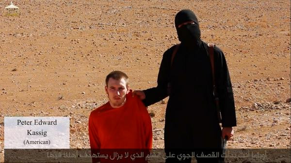 Unul dintre cei mai temuţi călăi ai ISIS a fost ucis. Câţi ostatici decapitase