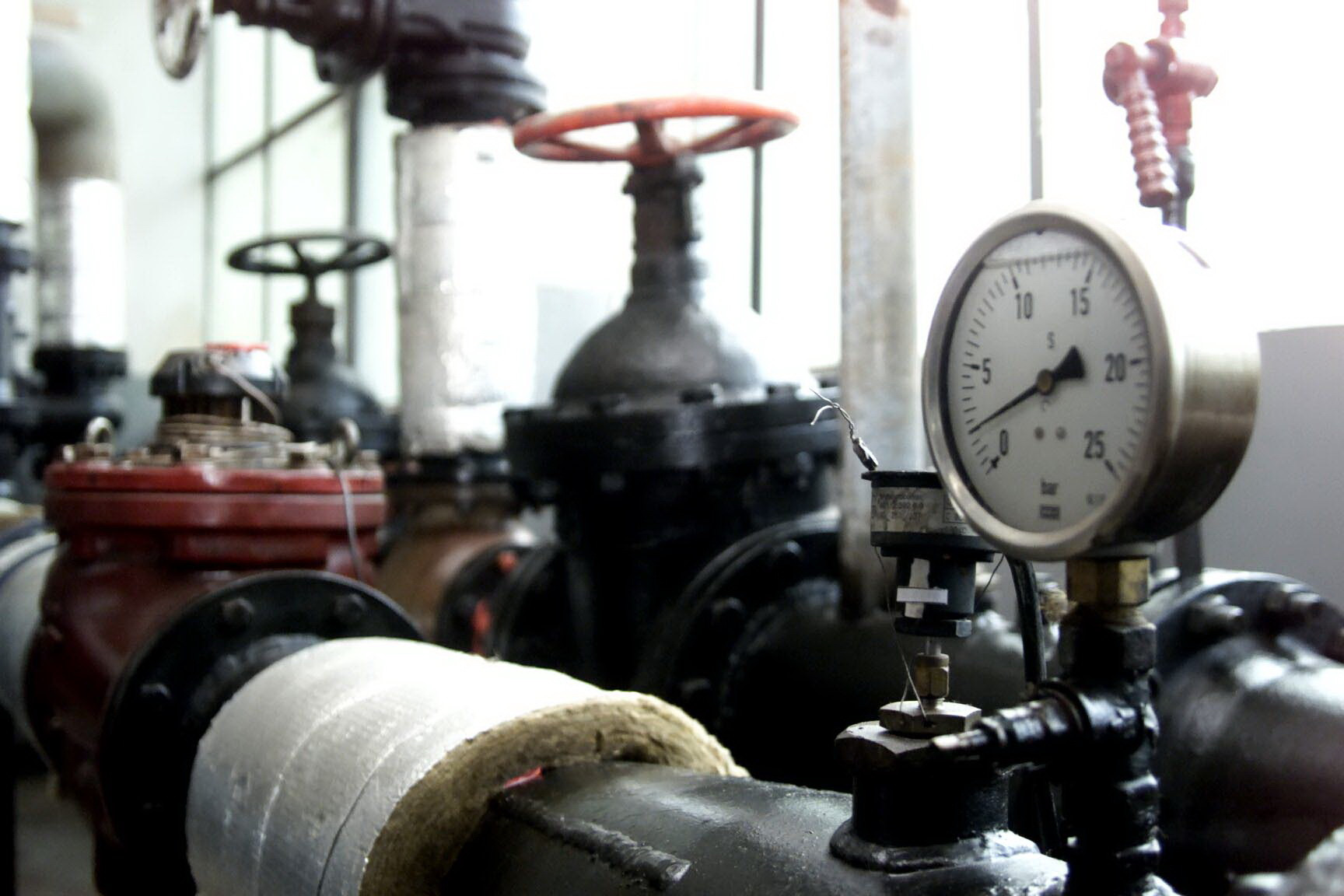 Peste un milion de bucuresteni au ramas fara apa calda. Efectele datoriei Electrocentrale Bucuresti catre Distrigaz